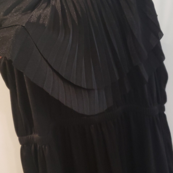 Dress - Picture 5 of 8